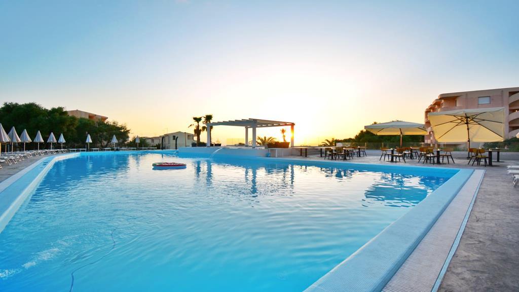 Horizon Hotel Badesi Exteriér fotografie