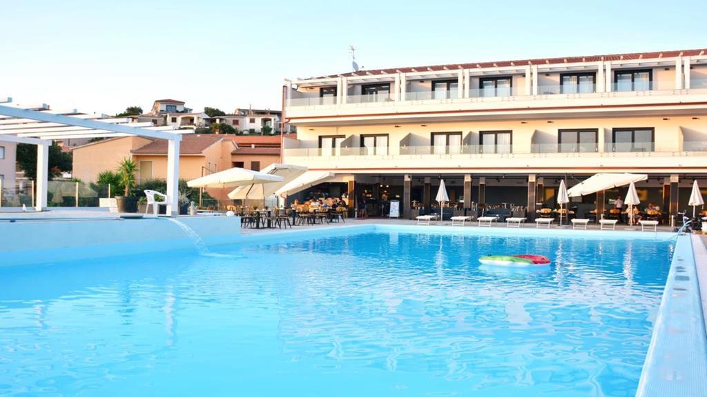 Horizon Hotel Badesi Exteriér fotografie
